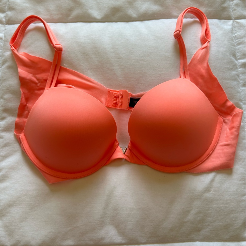 Victoria's Secret Coral Molded T-Shirt Bra